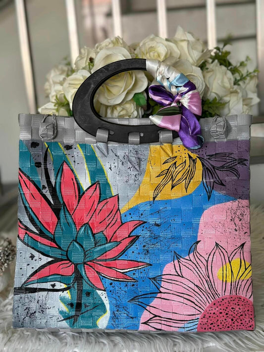 adding prints to your old bag will refresh its look and give it second life. this image represent a tote bag with flowers printed on it.